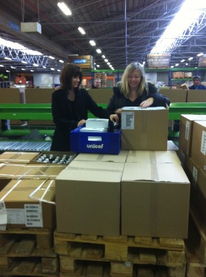 Liz_unicef bloggers in warehouse