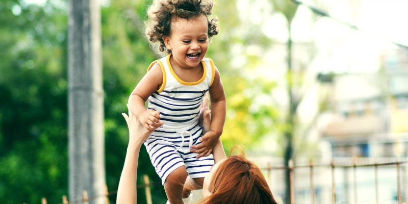 happiness positive happy family child 800x400