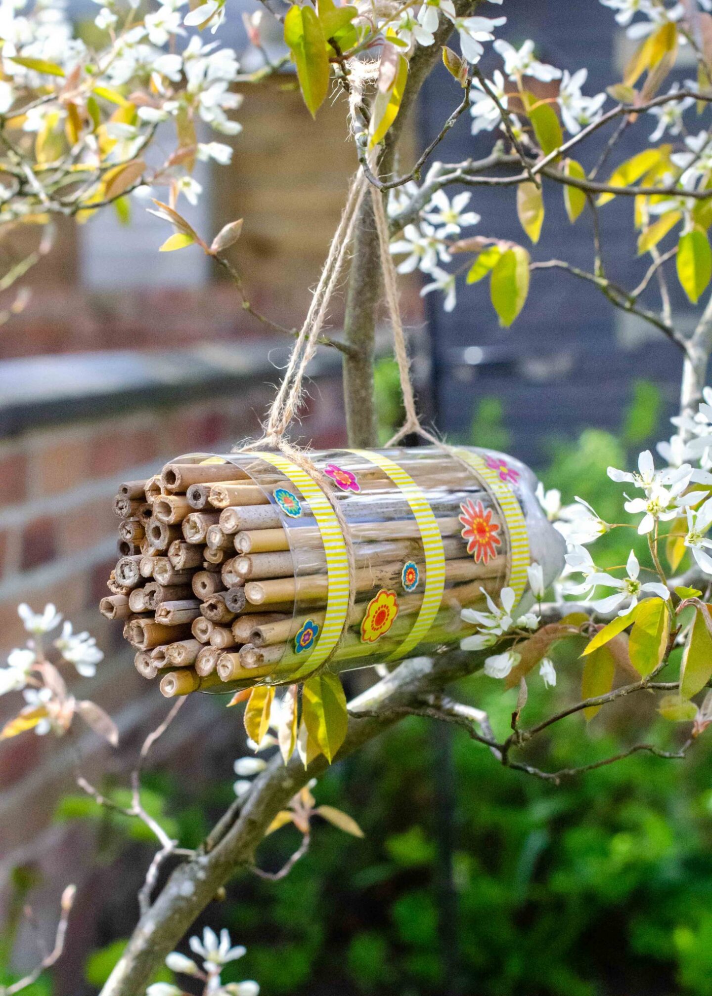 How to make a Bee Hotel Summer Crafts