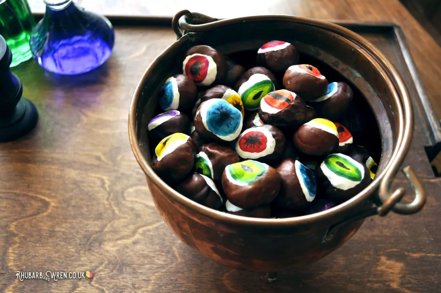 These DIY conker eyeballs are a great way to use up those slowly-wrinkling conkers that the kids collect in the autumn.
